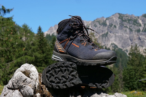 خرید و نگهداری کفش کوهنوردی | عاشقان طبیعت ایران | کفش کوهنوردی