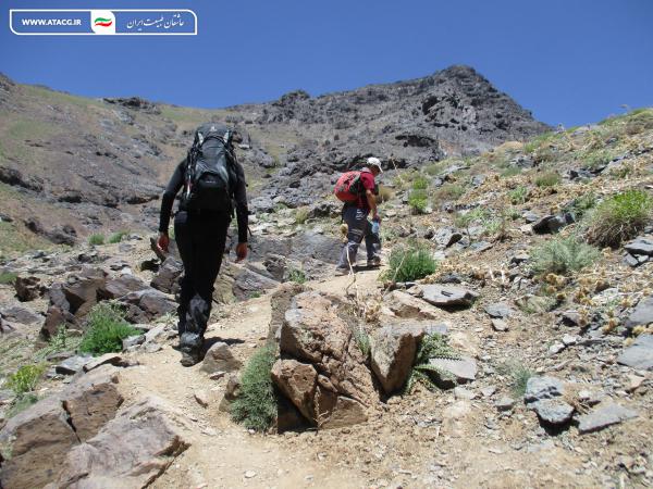 قله کرکس | عاشقان طبیعت ایران | صعود به قله کرکس اصفهان | وجه تسمیه قله کرکس